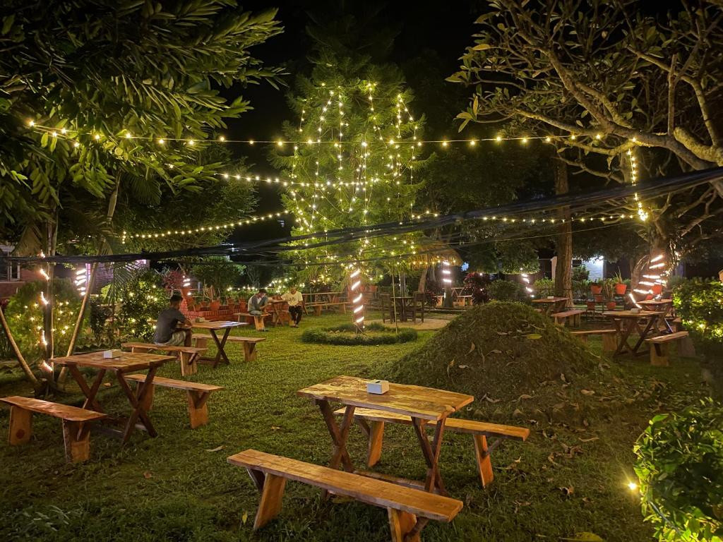 Tharu Garden And Beer Bar Hotel | Chitwan Hotels